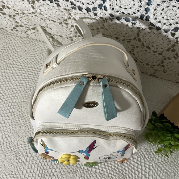 Missy hummingbird/flowers vegan backpack - Picture 4 of 15